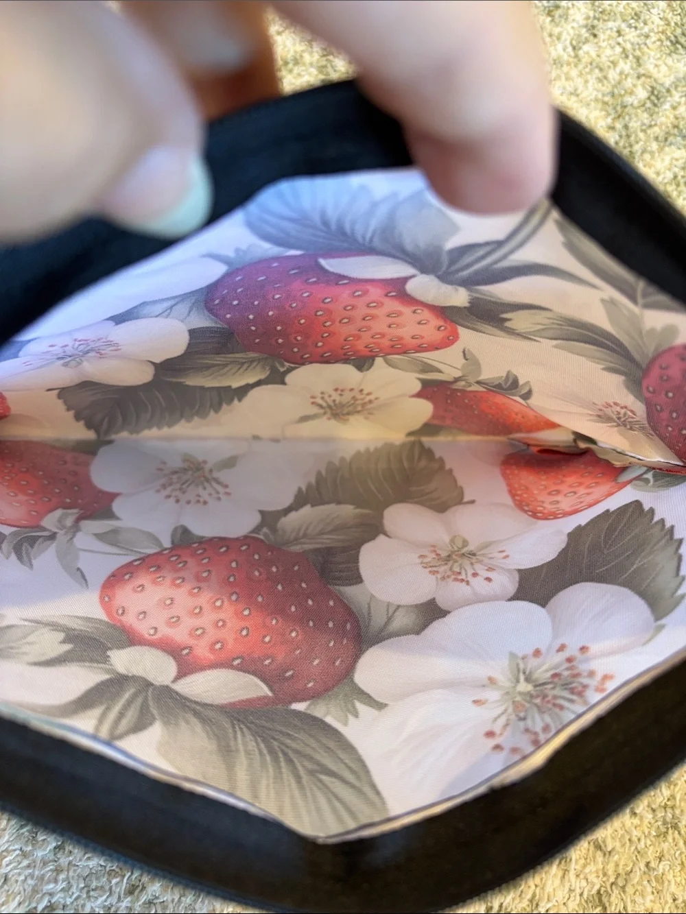 Strawberry Garden Floral Cosmetic Travel Bag Zip Pouch NWT 9x7.25”